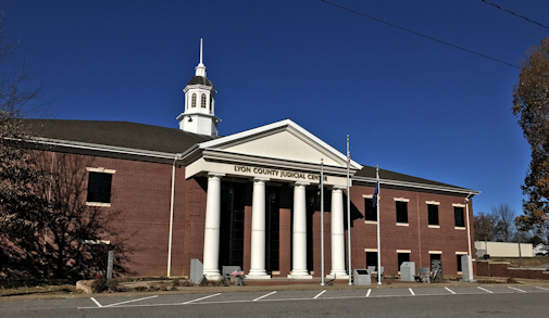 Photo of the Lyon County Courthouse