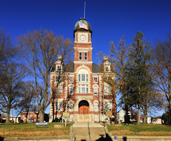 Photo of the Nicholas County Courthouse in Carlisle, November 2013