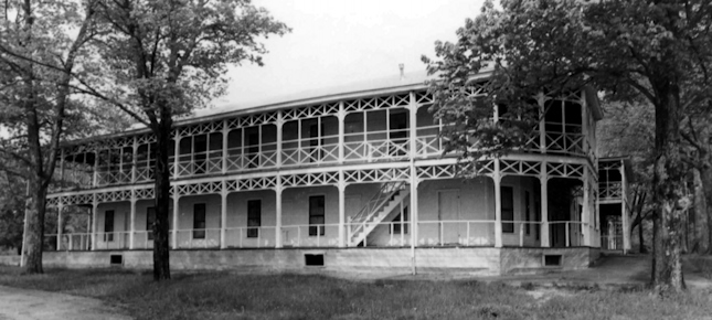 Photo of Tatham Springs Hotel